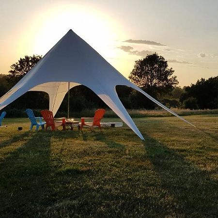 Camping La Petite Houmee Curzay-sur-Vonne Ngoại thất bức ảnh