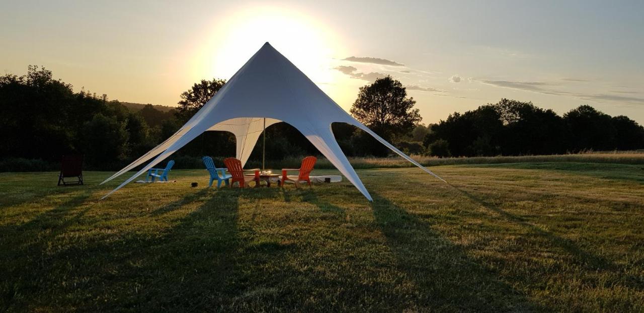 Camping La Petite Houmee Curzay-sur-Vonne Ngoại thất bức ảnh