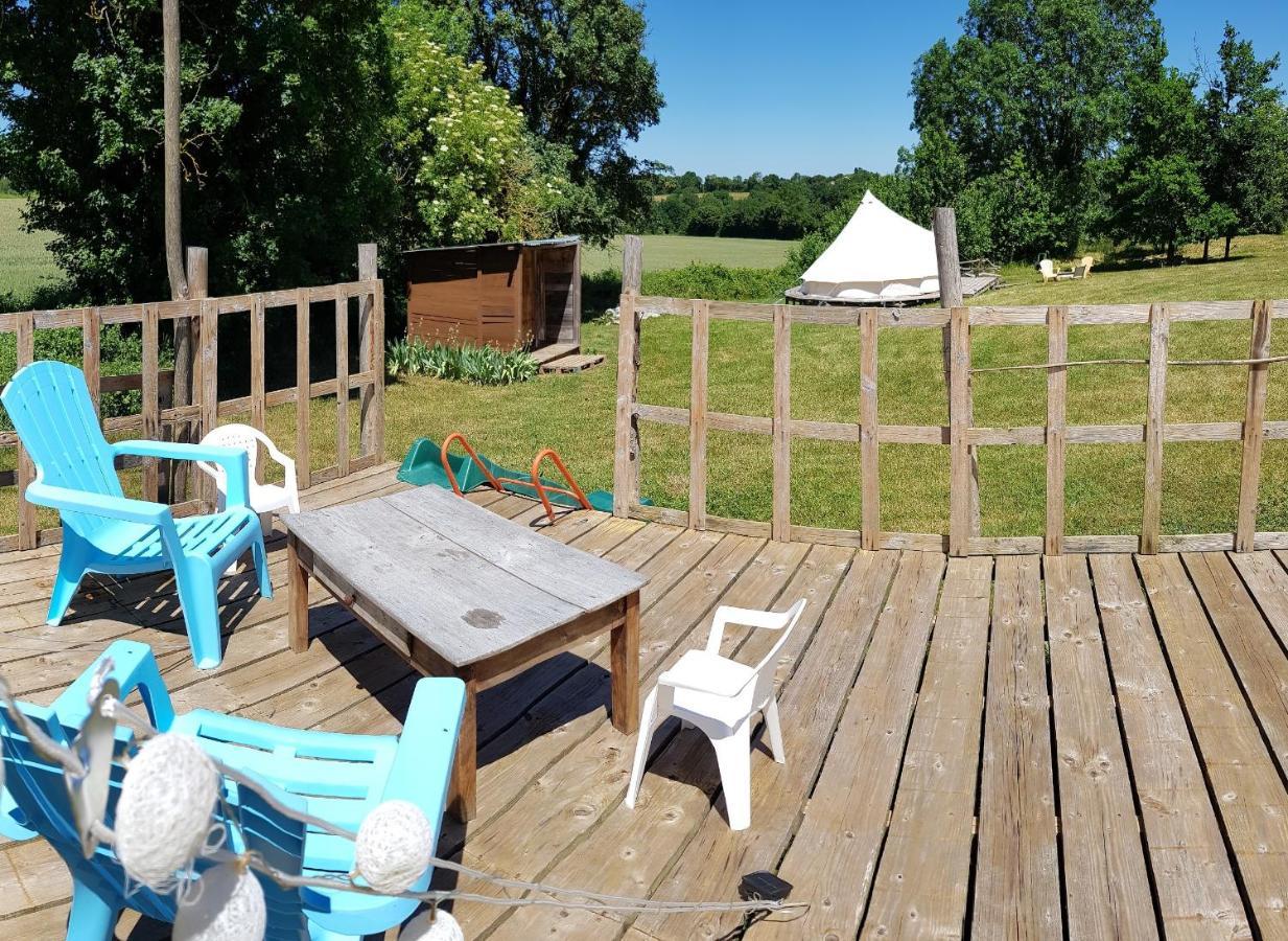Camping La Petite Houmee Curzay-sur-Vonne Ngoại thất bức ảnh