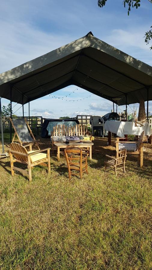 Camping La Petite Houmee Curzay-sur-Vonne Ngoại thất bức ảnh