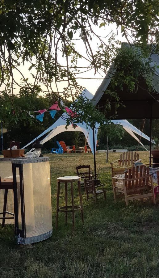 Camping La Petite Houmee Curzay-sur-Vonne Ngoại thất bức ảnh