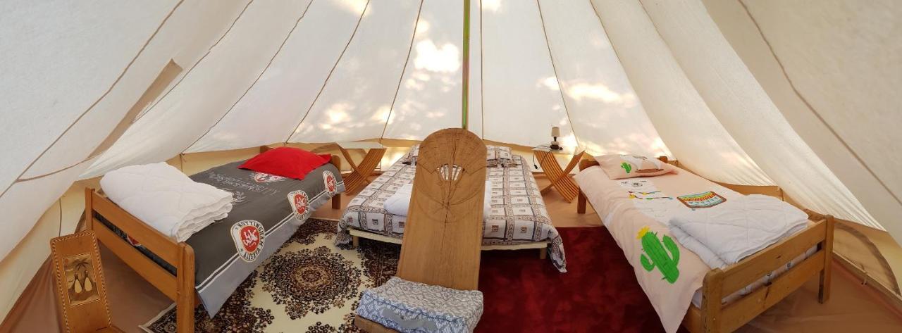 Camping La Petite Houmee Curzay-sur-Vonne Ngoại thất bức ảnh